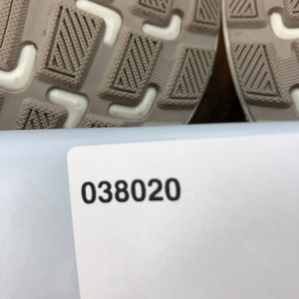 Brooks Adrenaline GTS 24 Berkshire Hathaway Womens Running Shoes White Size 10.5 - Picture 11 of 11